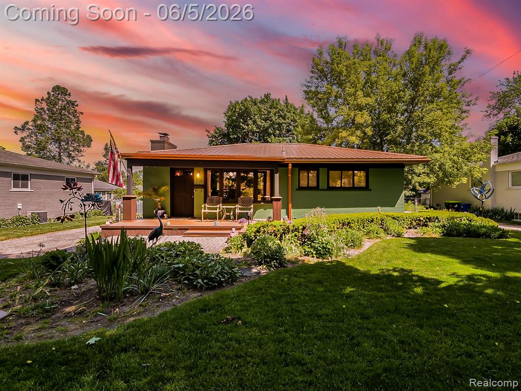 719 E Summit Street, Milford, MI 48381 — front exterior