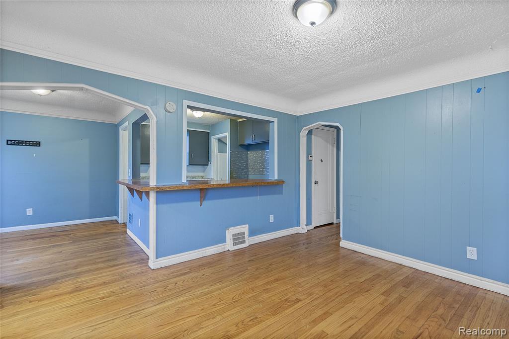 20301 KENOSHA Street, Harper Woods, MI 48225 — Photo 5