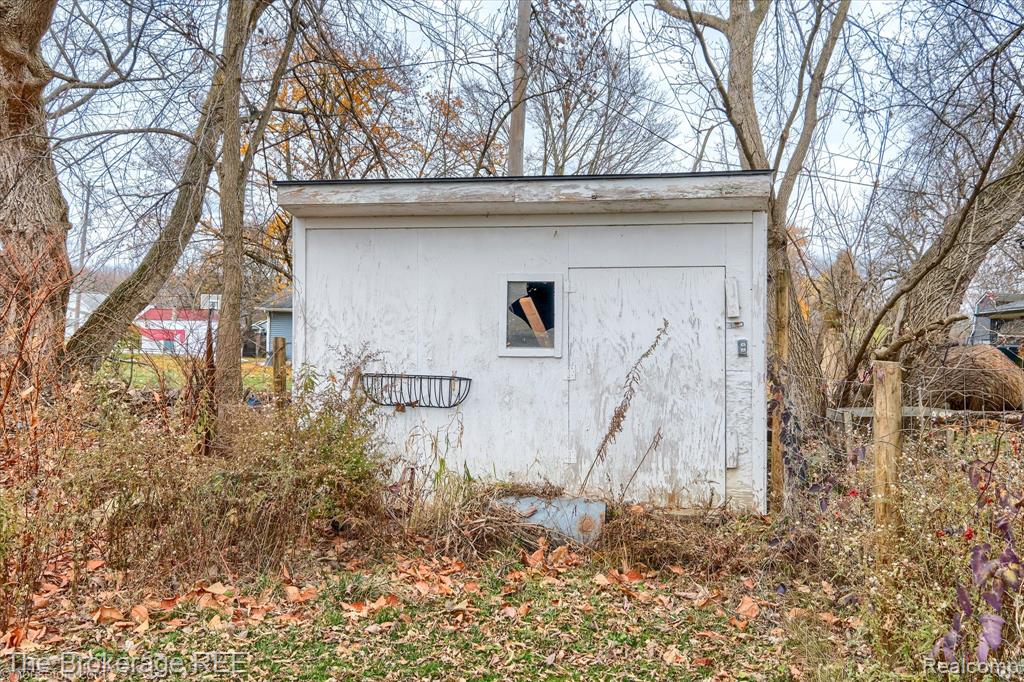 6449 Lapeer Road, Burton, MI 48509 — Photo 37