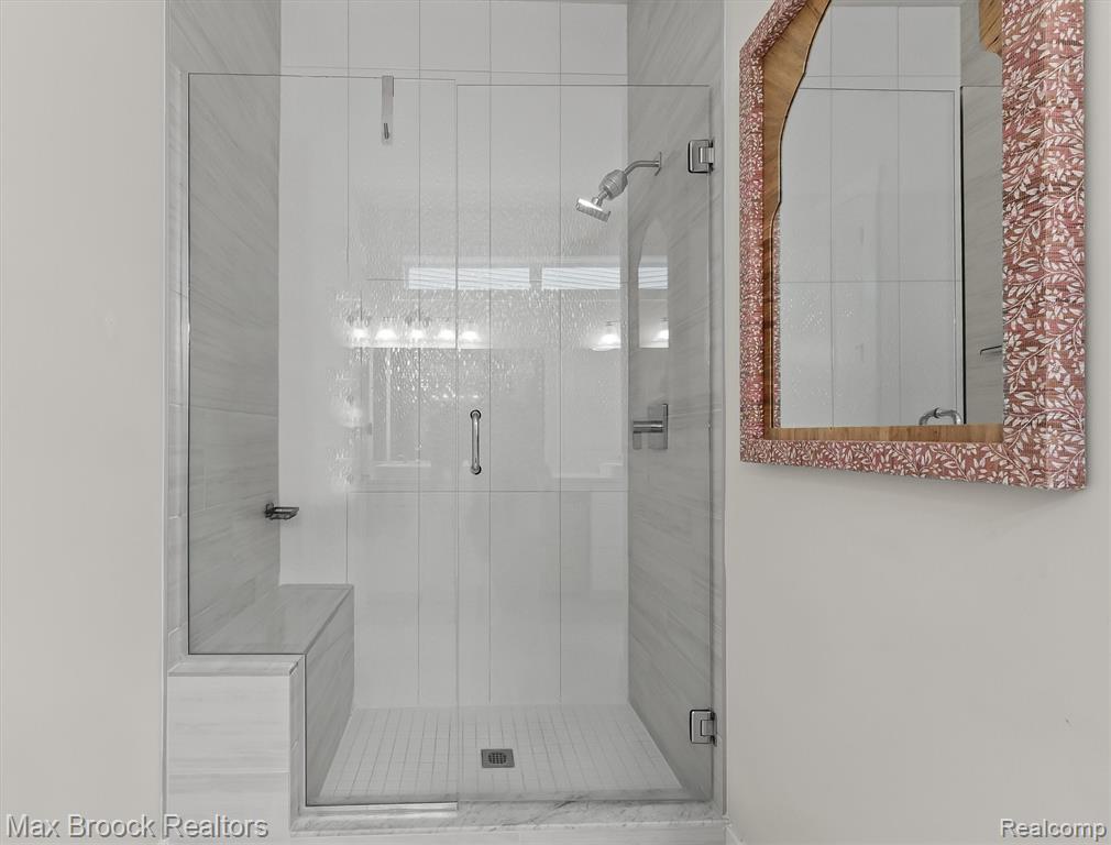 5526 Helmsdale Boulevard, West Bloomfield, MI — Photo 27