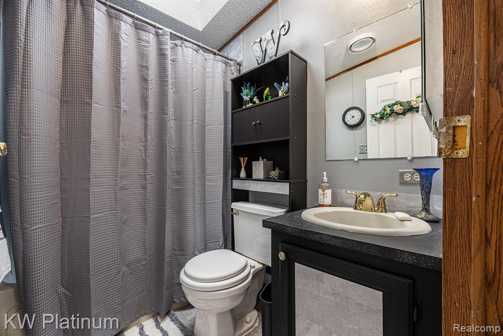 8042 Harbour Drive, Ira, MI — Photo 16
