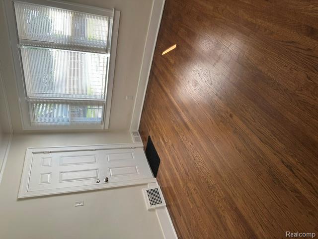 24320 Flower Ave, Eastpointe, MI 48021 — Photo 27