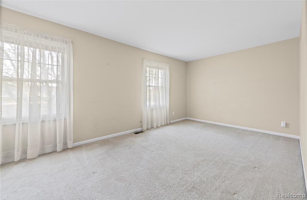 24762 Bashian Drive, Novi, MI — Photo 17