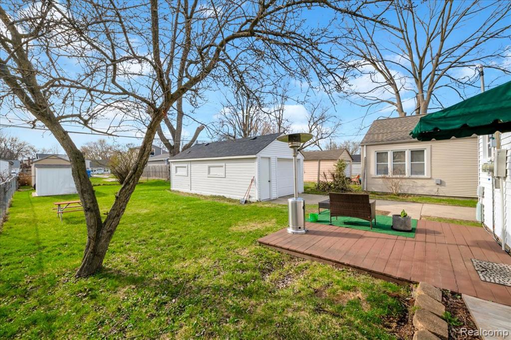 8237 Lenore Street, Dearborn Heights, MI 48127 — Photo 14