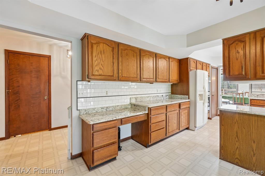 555 Crawford Farm Lane, Milford, MI 48380 — Photo 16