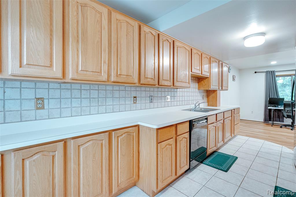 22857 Cranbrooke Drive, Novi, MI — Photo 11