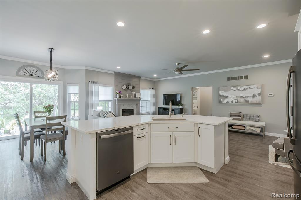 7466 Village Court, Davisburg, MI 48350 — Photo 8