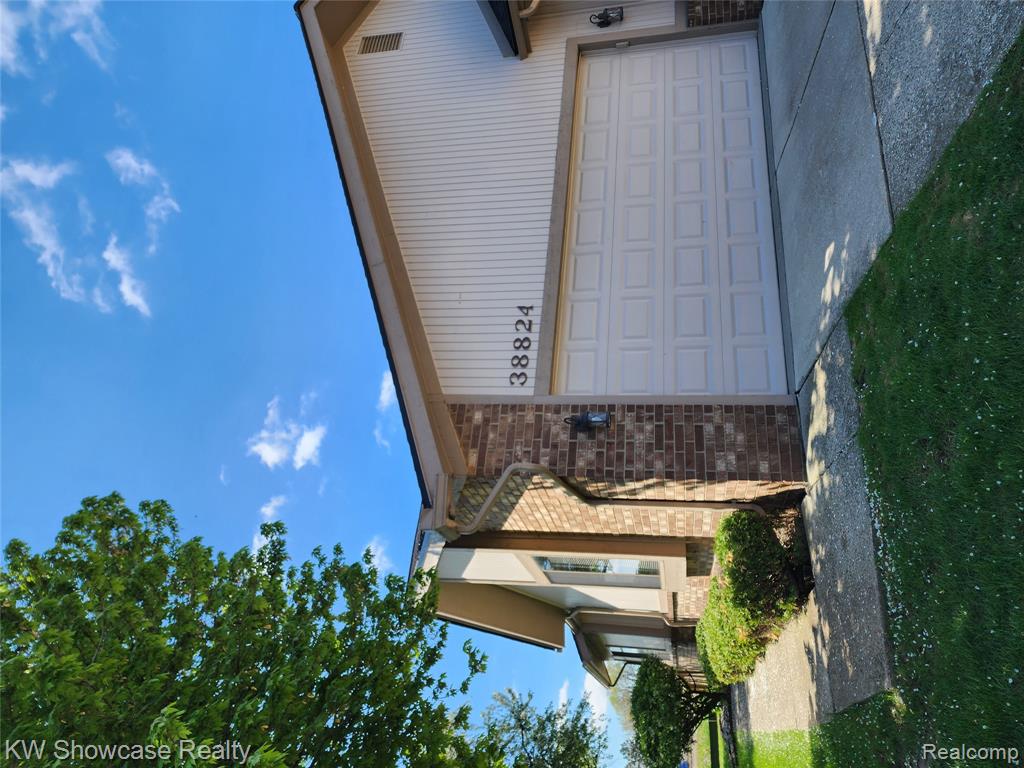 38824 Windmill Pointe S, Clinton Twp, MI 48038 — Photo 2