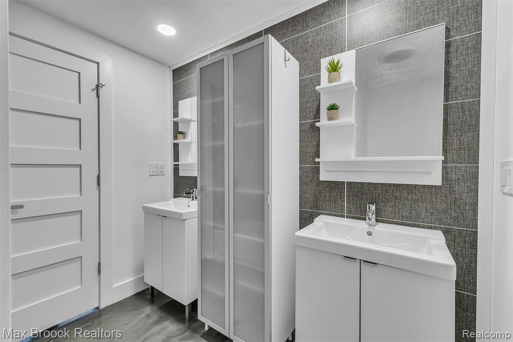 51 E Shevlin Avenue, Hazel Park, MI 48030 — Photo 28