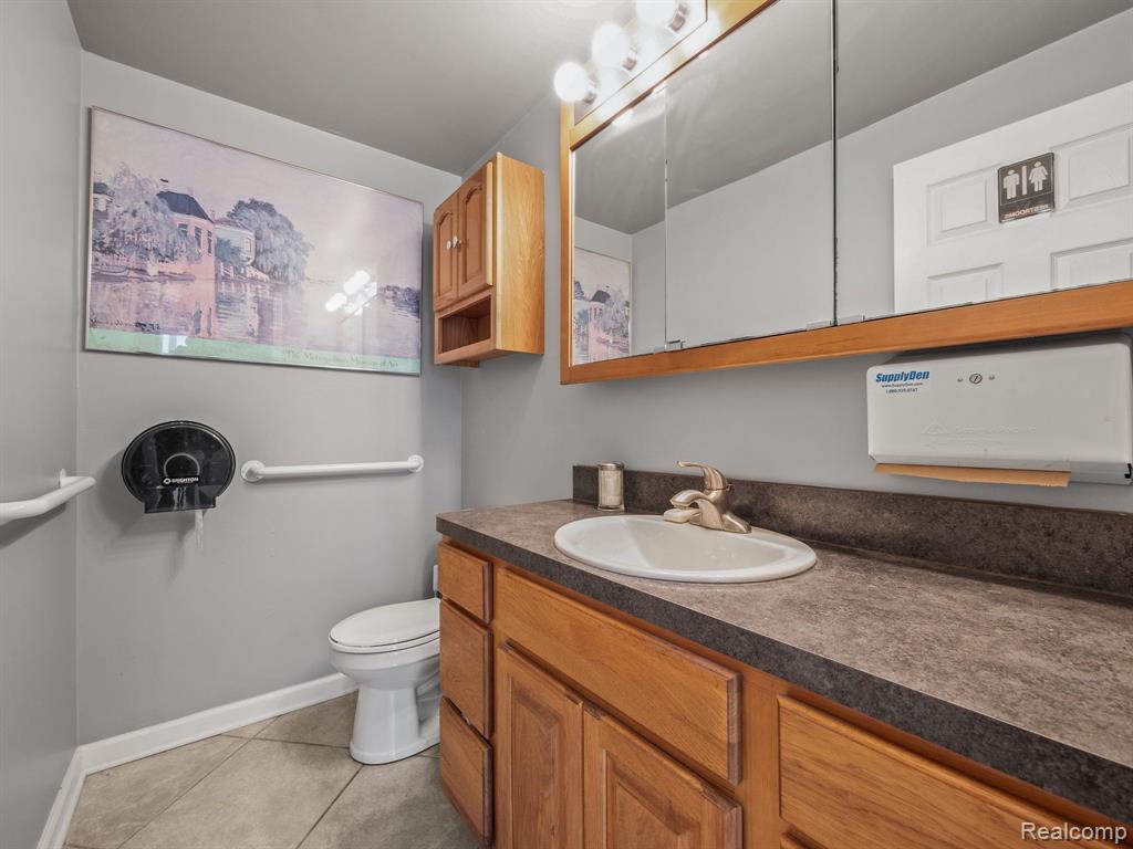 417 E 8 Mile Road, Hazel Park, MI 48030 — Photo 12