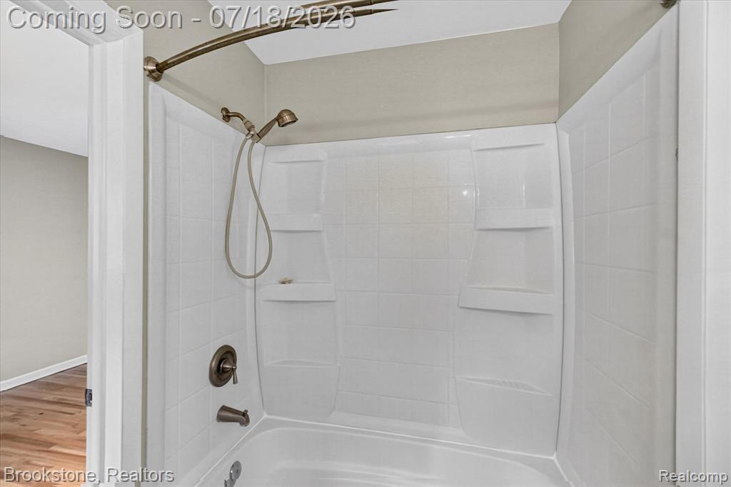 7176 Perry Lake Road, Clarkston, MI — Photo 22