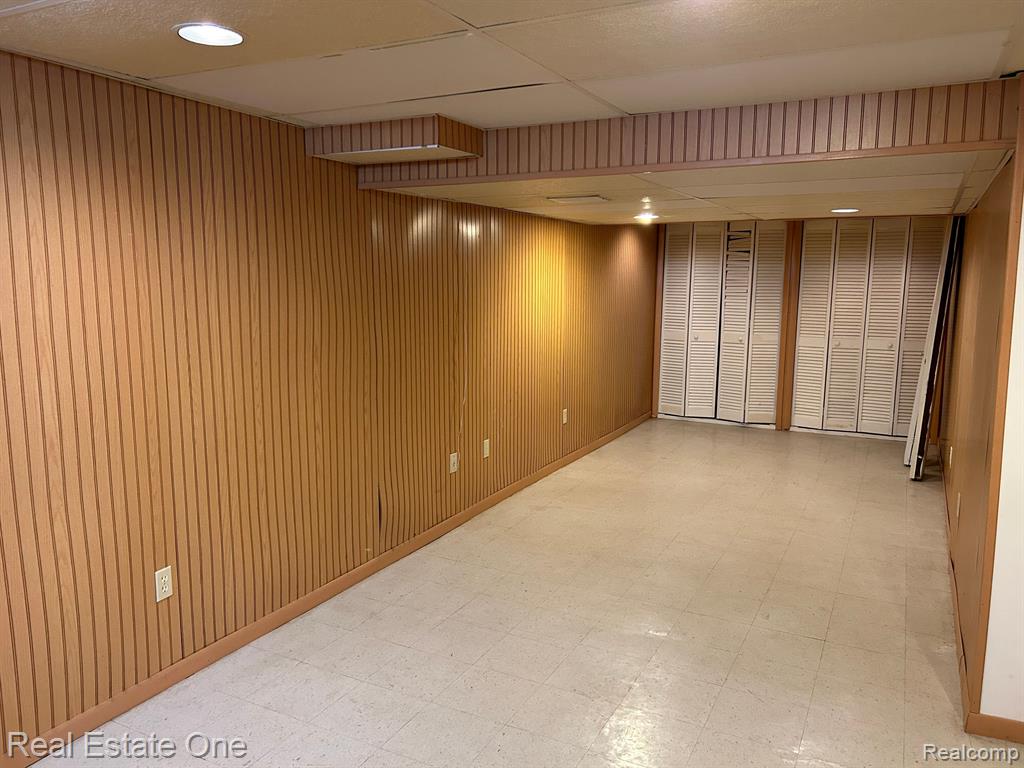 3988 OLD CREEK Road, Troy, MI 48084 — Photo 13