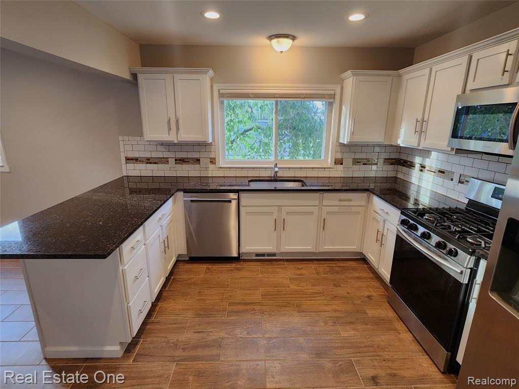 1574 E Woodruff Avenue, Hazel Park, MI 48030 — Photo 11