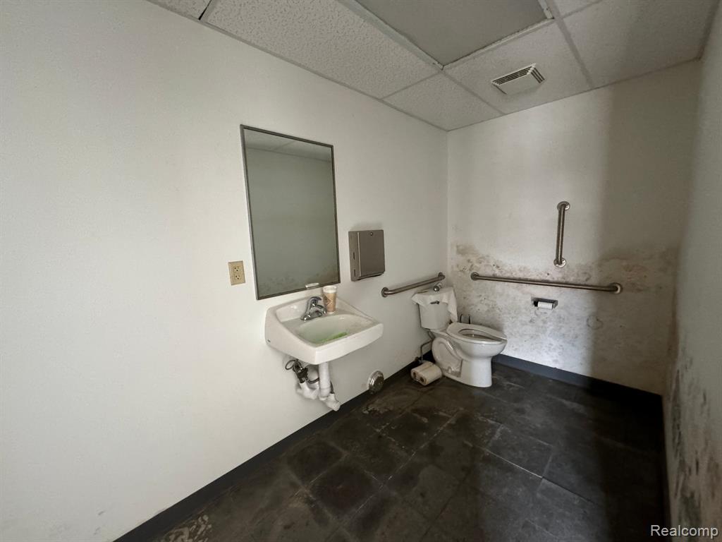 910 N VERNON Avenue, Flint, MI 48506 — Photo 5
