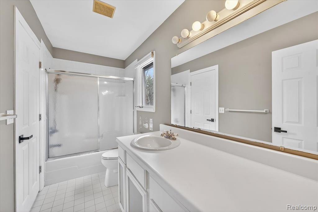 90 Creekwood Drive, Lake Orion, MI 48362 — Photo 27