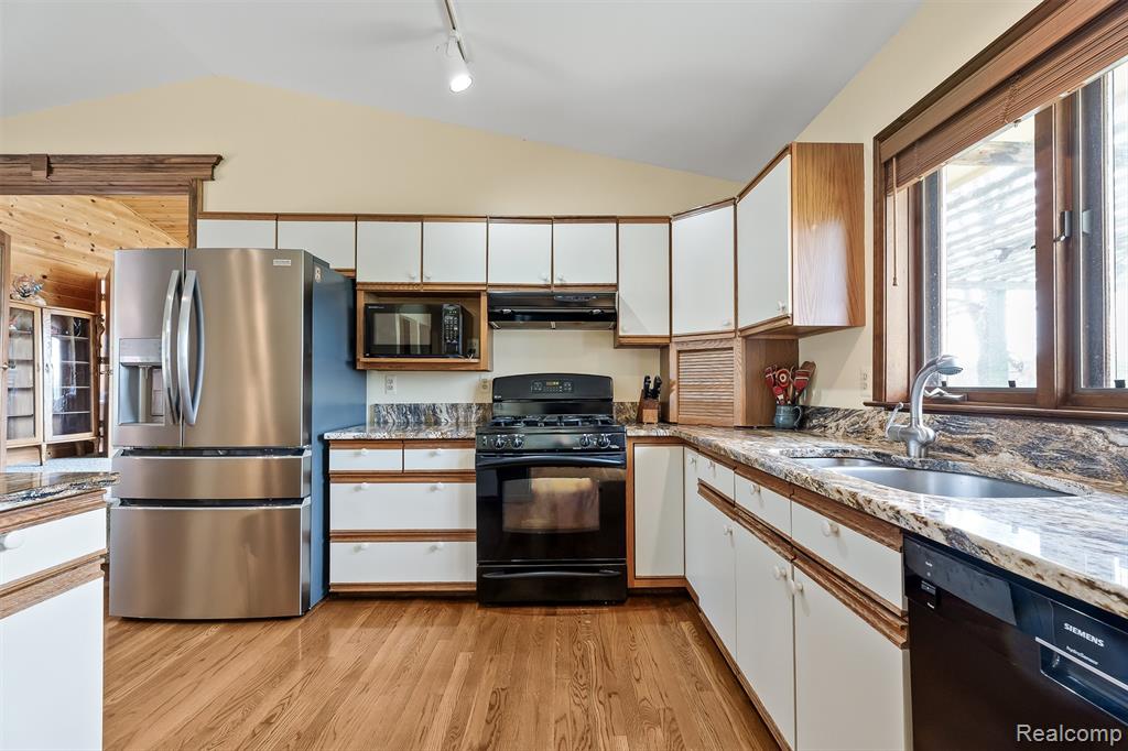 2745 Lari Court, West Bloomfield, MI 48324 — Photo 10