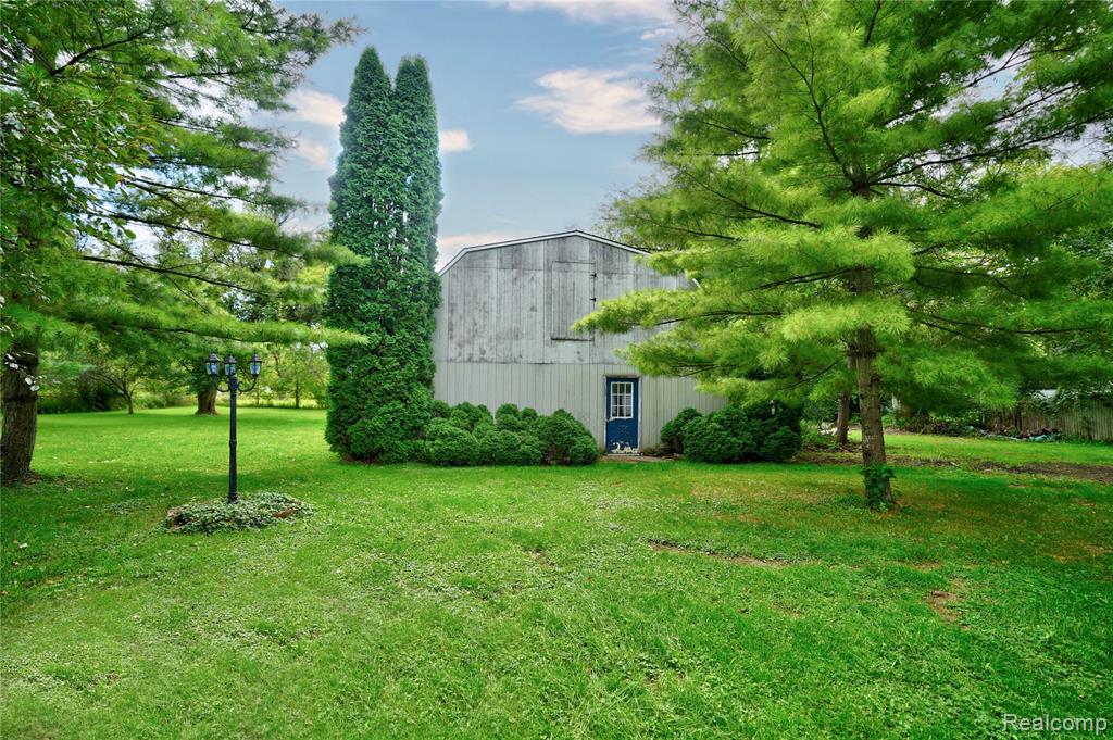 5206 Lippincott Boulevard, Burton, MI 48519 — Photo 44