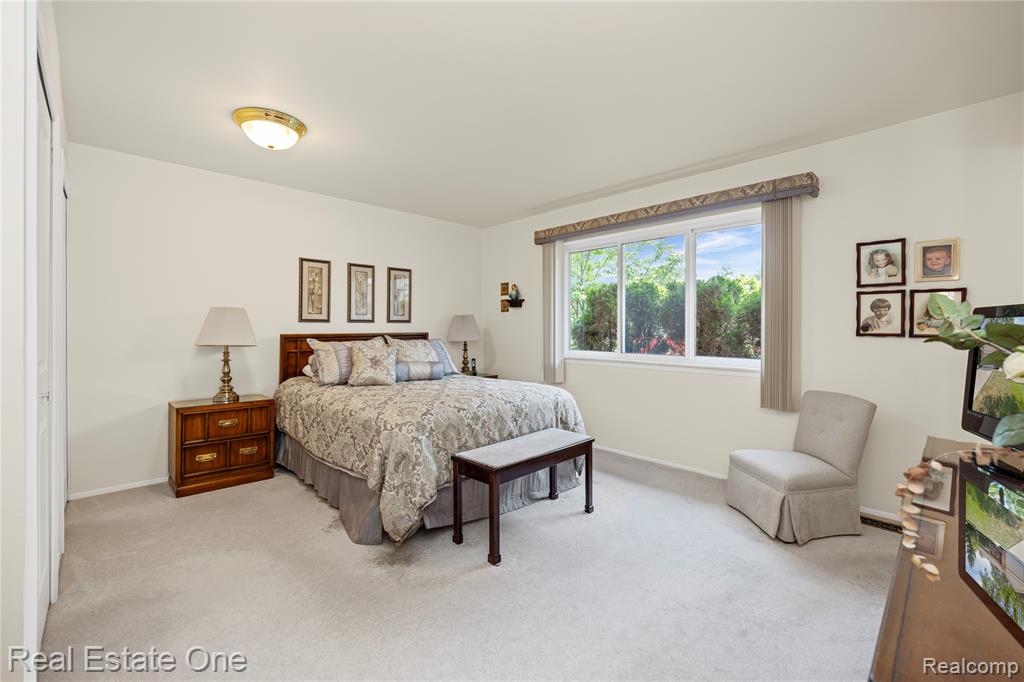5487 Boros Drive, Troy, MI 48085 — Photo 24