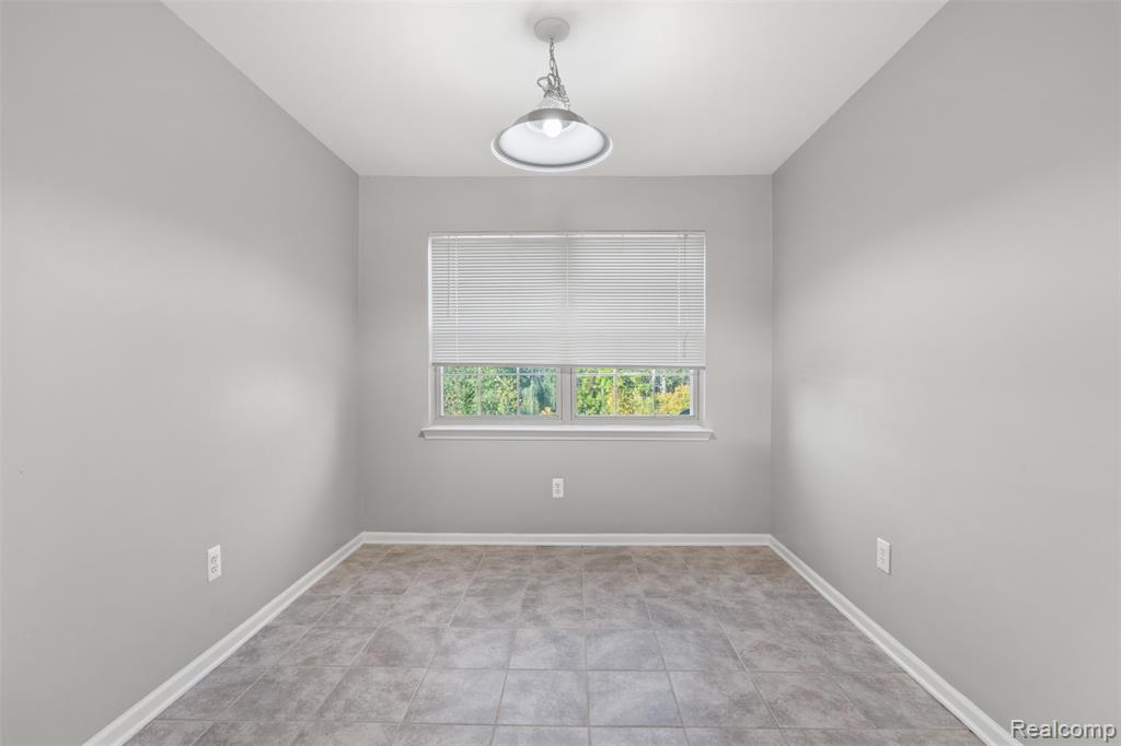 470 Old Pine Way, Walled Lake, MI 48390 — Photo 14
