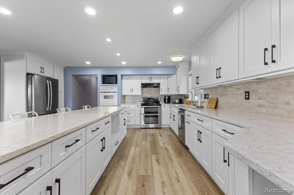 8437 WOODLAND SHORE Drive, Brighton, MI 48114 — Photo 15