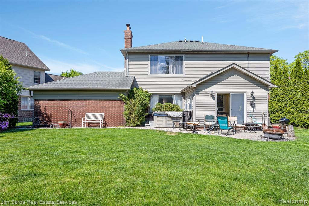 935 S Brys Drive, Grosse Pointe Woods, MI 48236 — Photo 17