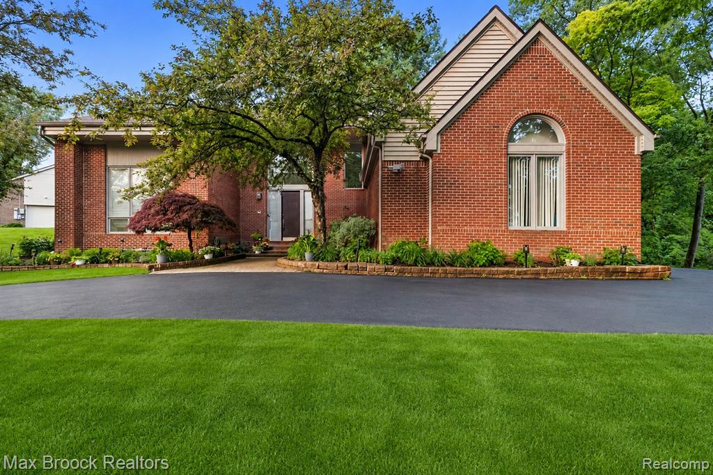 2295 Shore Hill Drive, West Bloomfield, MI 48323