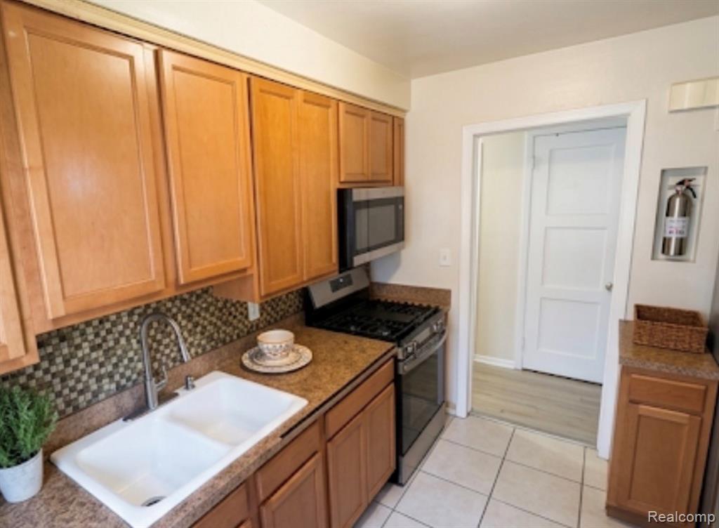 18418 Edinborough Road, Detroit, MI 48219 — Photo 7