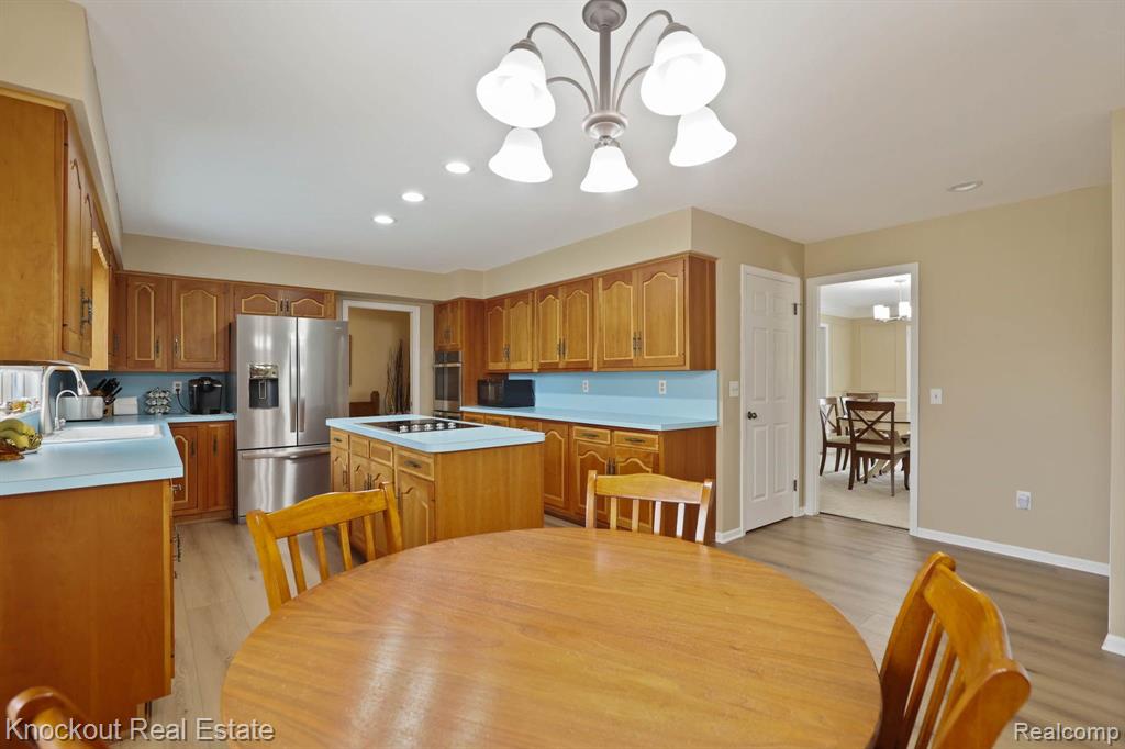 9350 OAKMONT Drive, Grand Blanc, MI 48439 — Photo 16