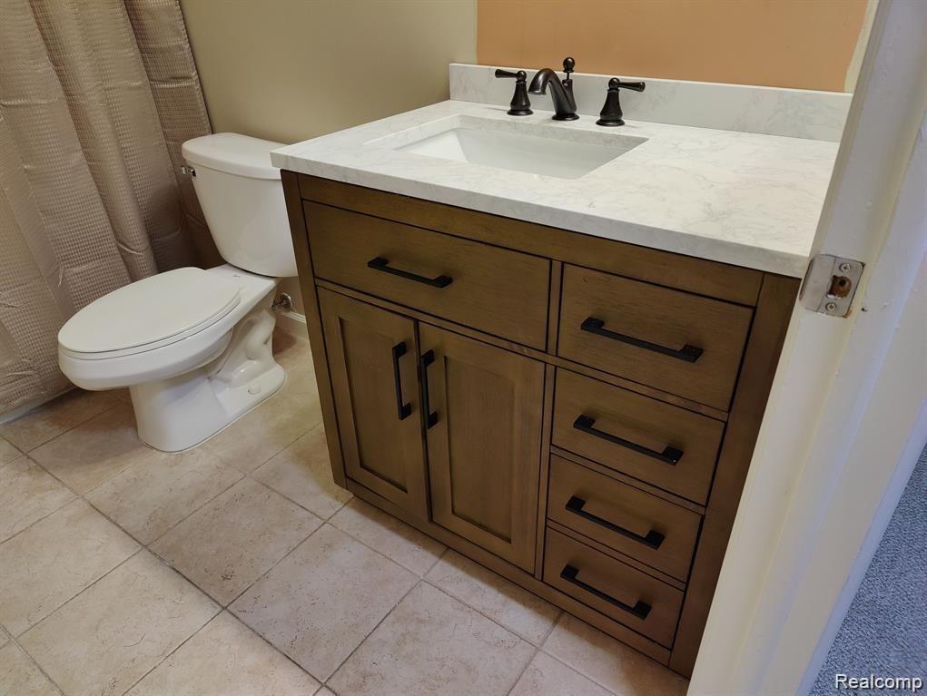 433 FOX HILLS Drive S, 3, Bloomfield Hills, MI 48304 — Photo 23