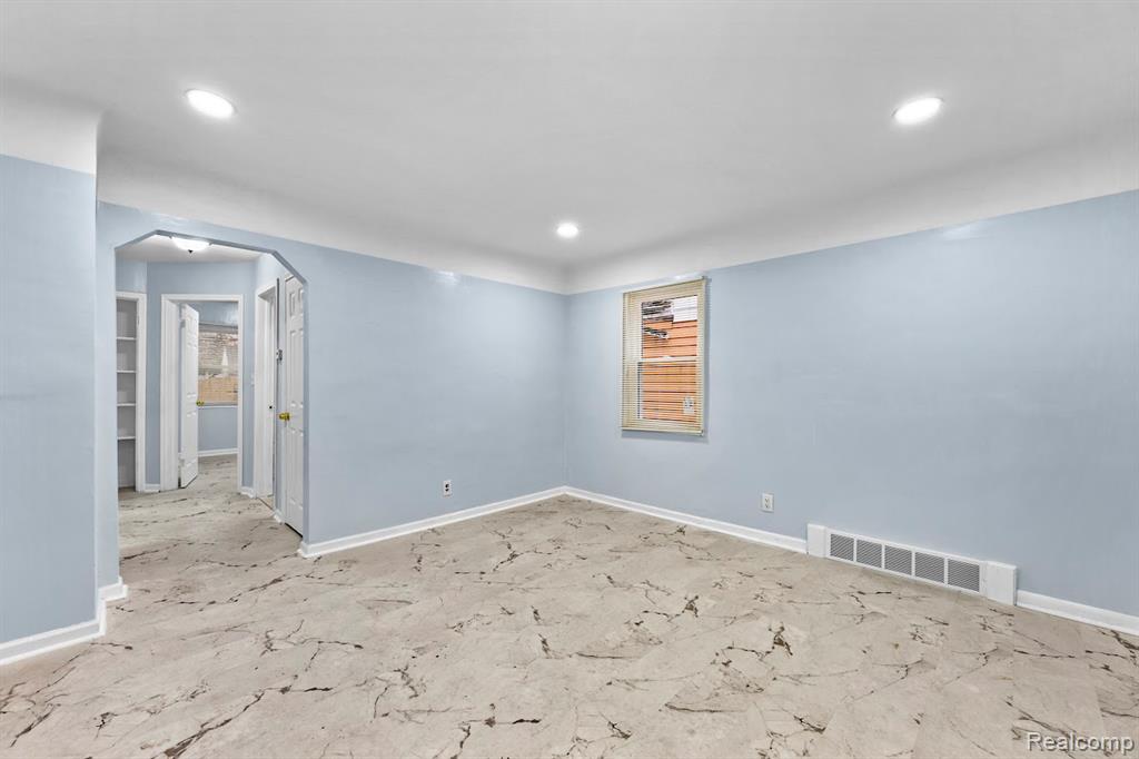 6485 Rosemont Avenue, Detroit, MI 48228 — Photo 9
