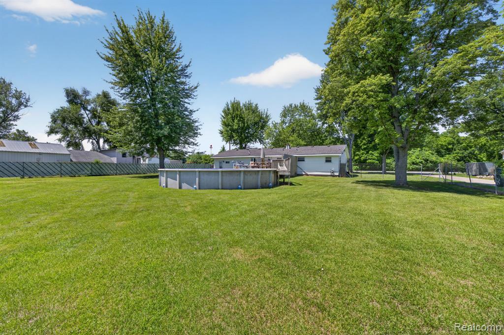 5233 Torrey Road, Flint, MI 48507 — Photo 41