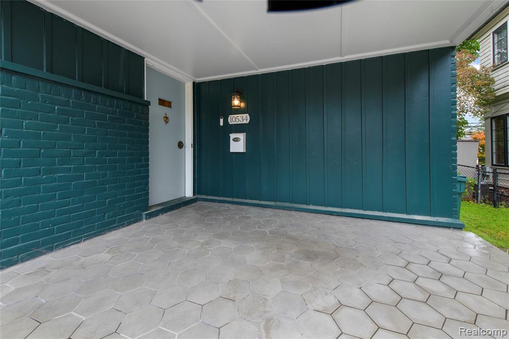 10534 Kingston Avenue, Huntington Woods, MI — Photo 4