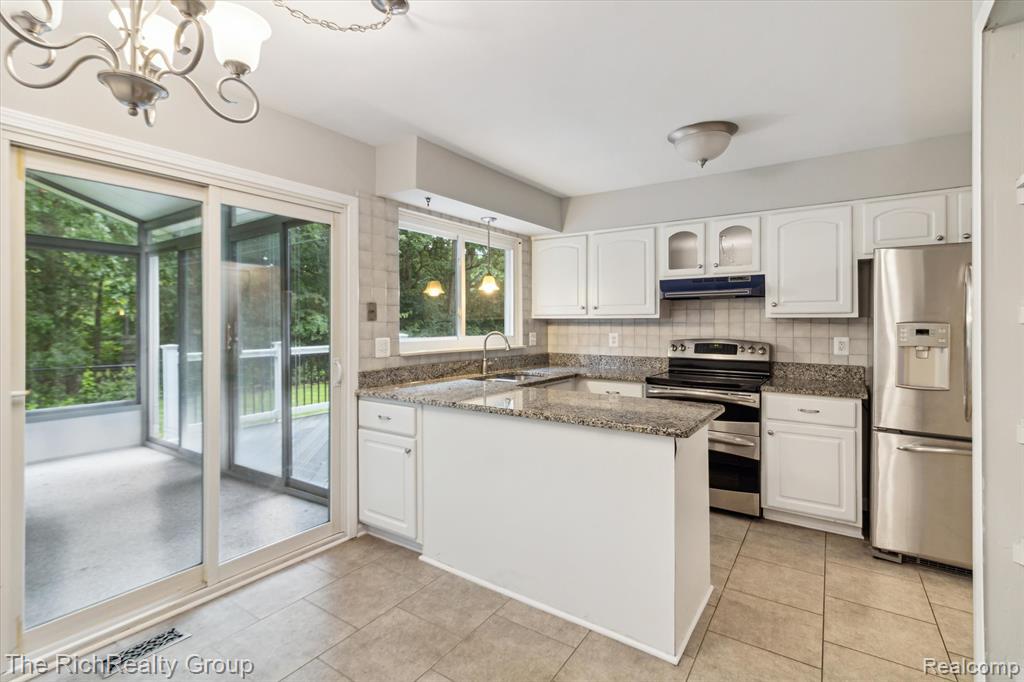 43101 LANCELOT Drive, Canton, MI 48188 — Photo 15