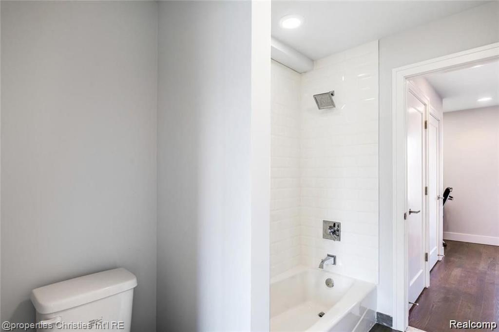 642 W 11 MILE Road, Royal Oak, MI 48067 — Photo 15