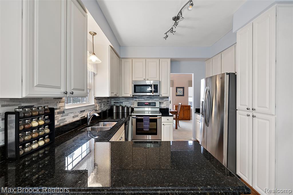 30847 Palmer Drive, Novi, MI 48377 — Photo 6