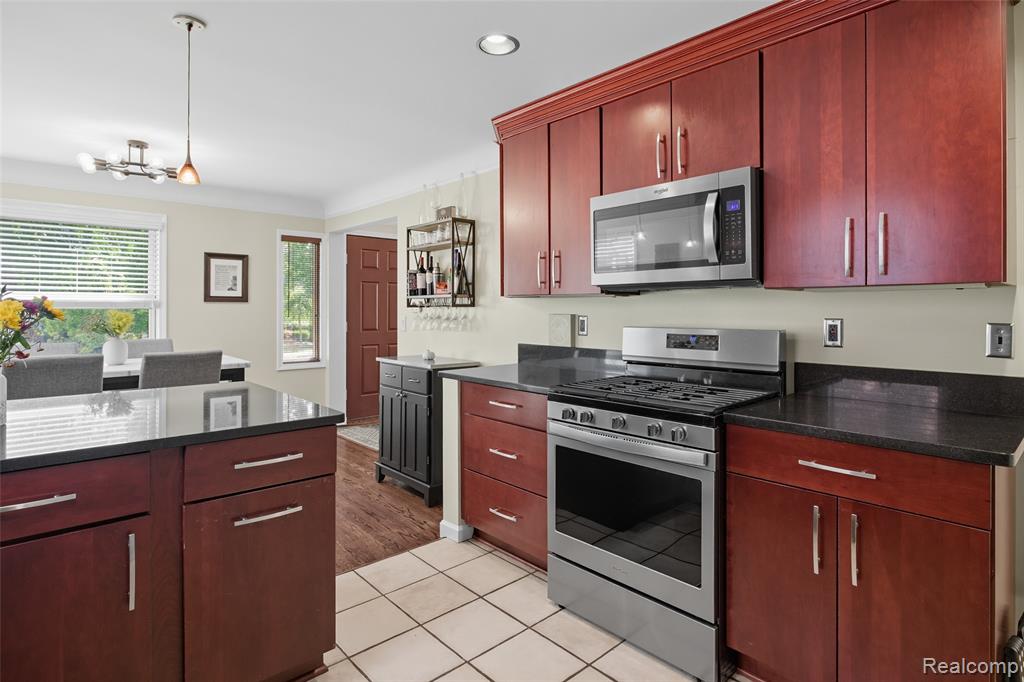 10554 Nadine Avenue, Huntington Woods, MI — Photo 16