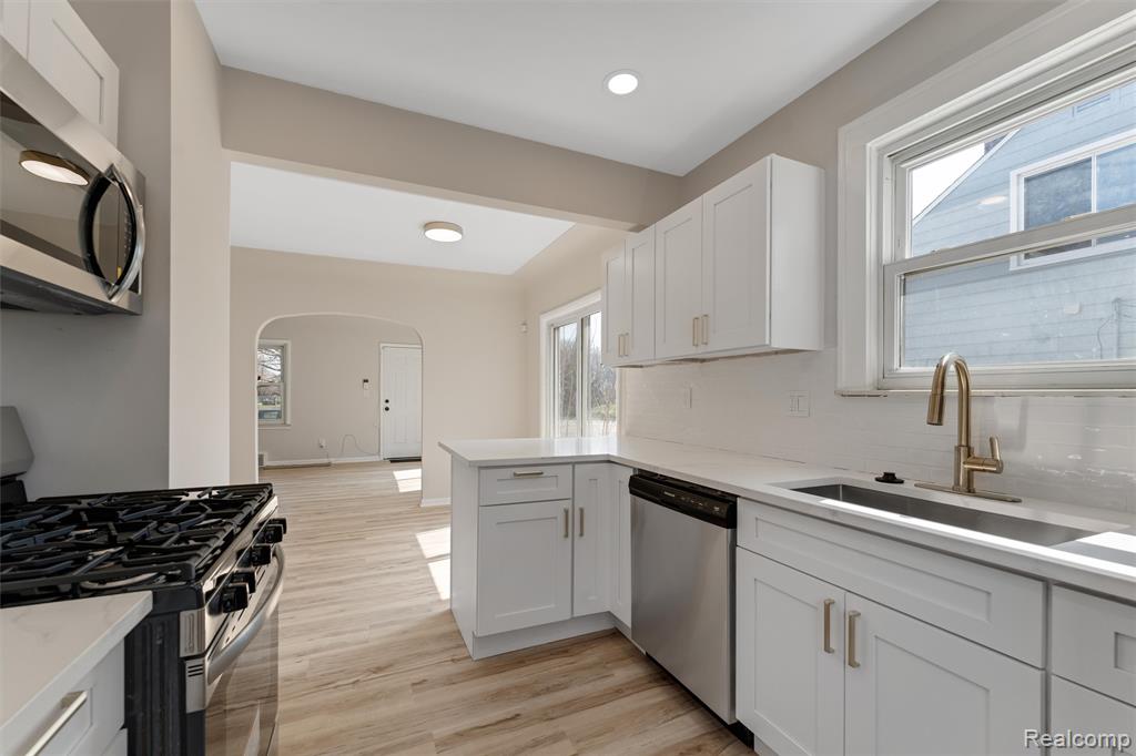 917 N Perry Street, Pontiac, MI 48340 — Photo 16