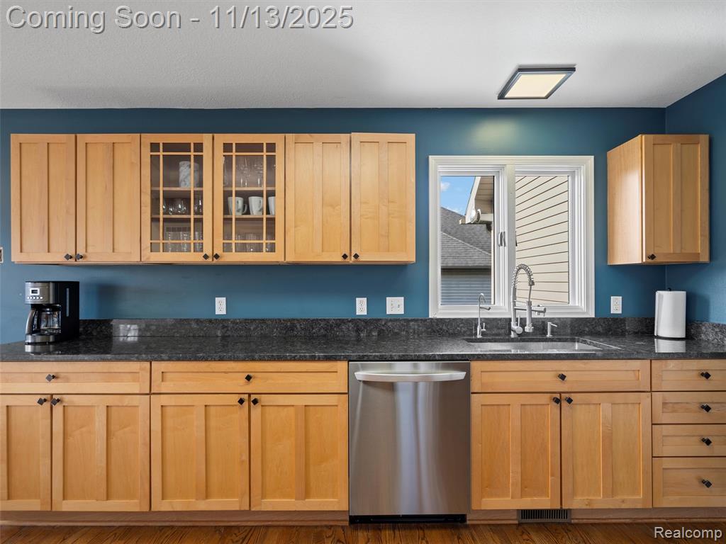 8249 Old Harbor, Grand Blanc, MI 48439 — Photo 14