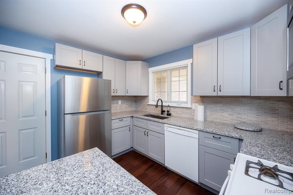 1376 Heritage Drive, Canton, MI 48188 — Photo 9