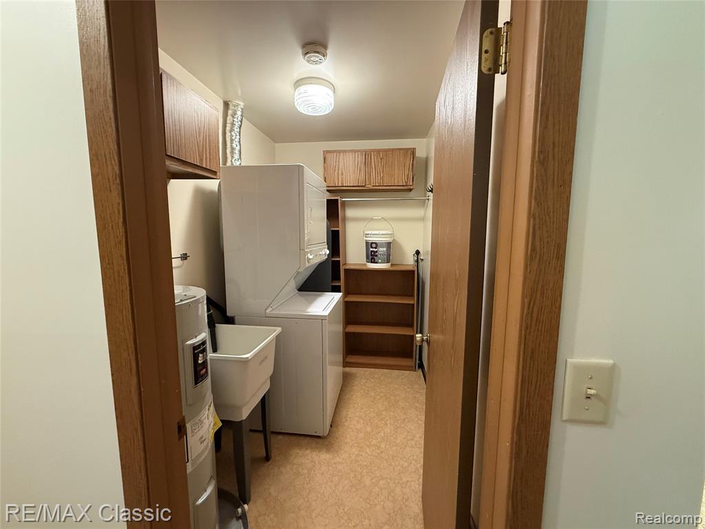 7806 Manor Circle, 103, Westland, MI — Photo 11