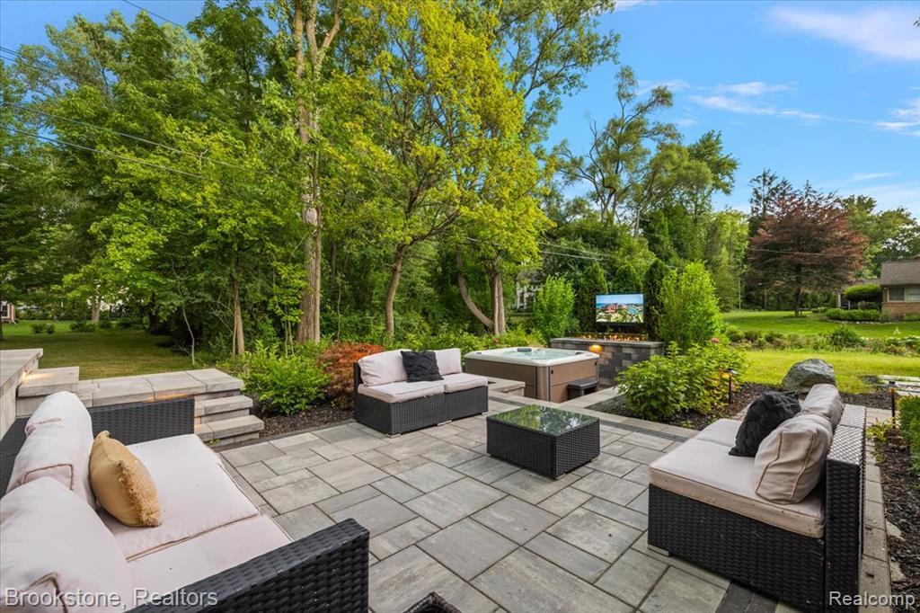 711 Hickory Heights Drive, Bloomfield Hills, MI 48304 — Photo 38