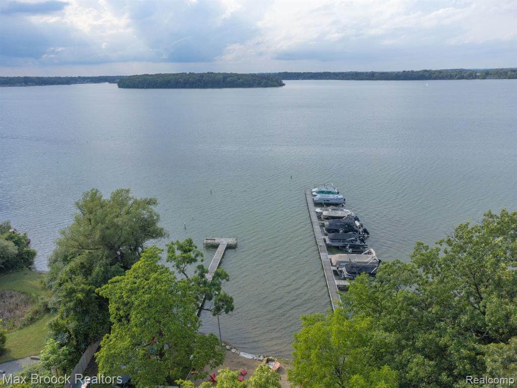 4053 HARBOR VISTA Drive, Orchard Lake Village, MI 48323 — Photo 15