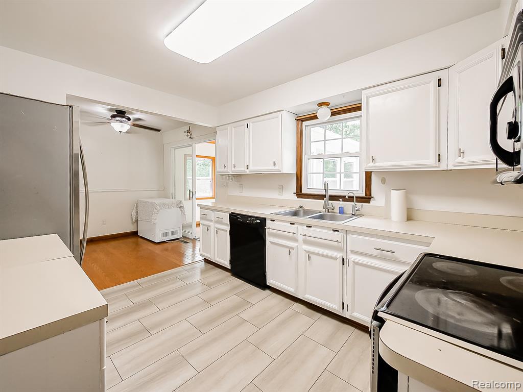 52010 11 Mile Road, South Lyon, MI 48178 — Photo 5