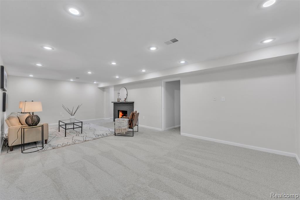 18755 Cambridge Boulevard, Lathrup Village, MI 48076 — Photo 44