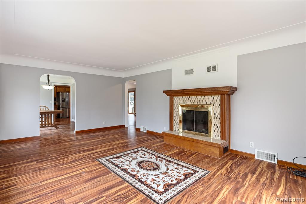 724 NICHOLS Road, Auburn Hills, MI 48326 — Photo 10