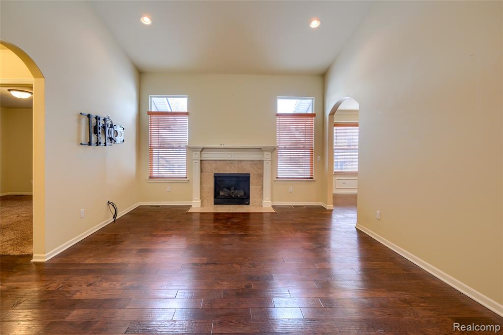 4503 Cross Creek Boulevard, Burton, MI 48509 — Photo 6