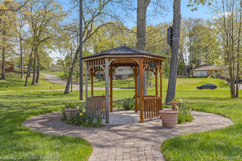 4400 HIGHFIELD Road, Waterford, MI 48329 — Photo 52