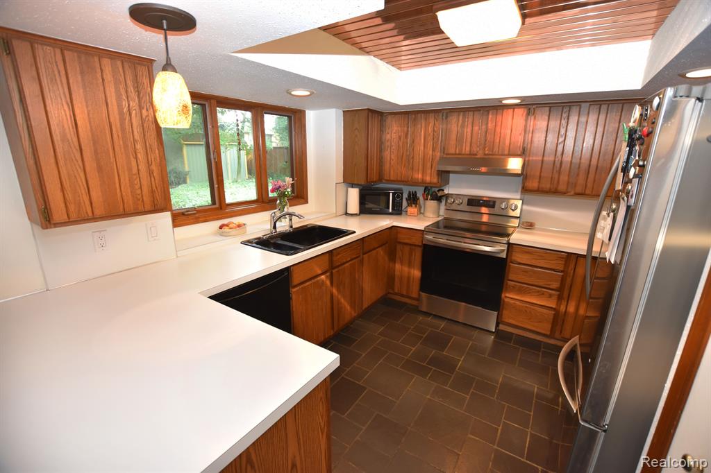5168 WALDEN Drive, Swartz Creek, MI 48473 — Photo 2