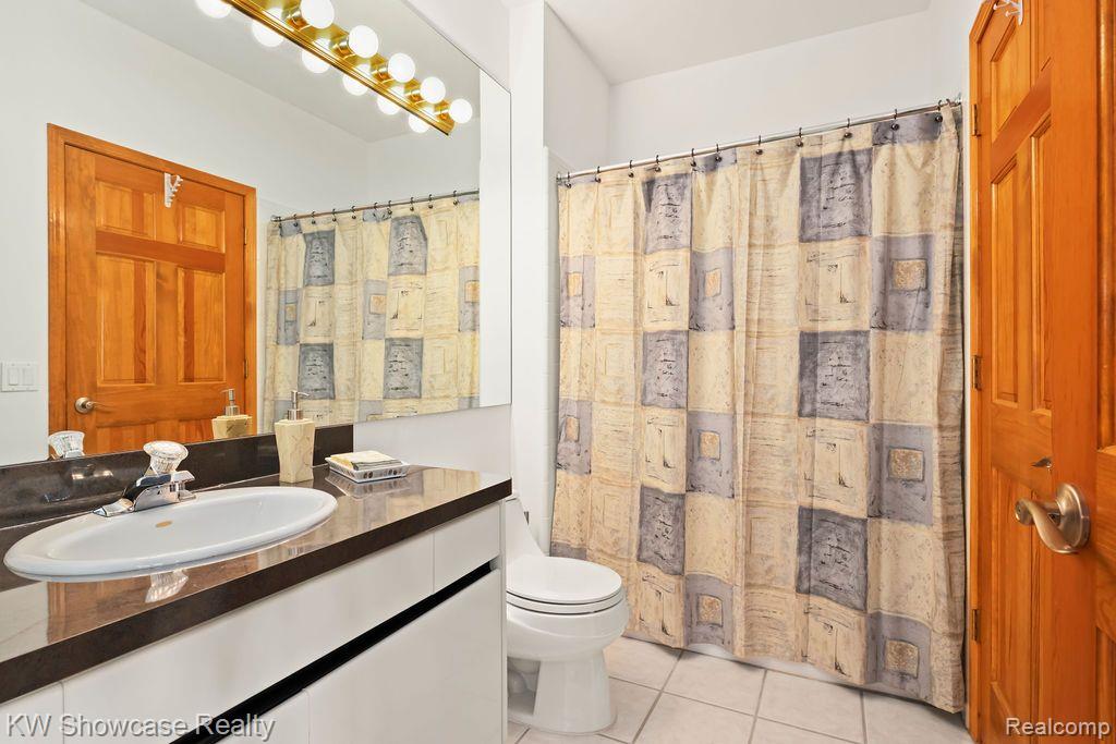 8579 PINE COVE Drive, Commerce Twp, MI 48382 — Photo 49