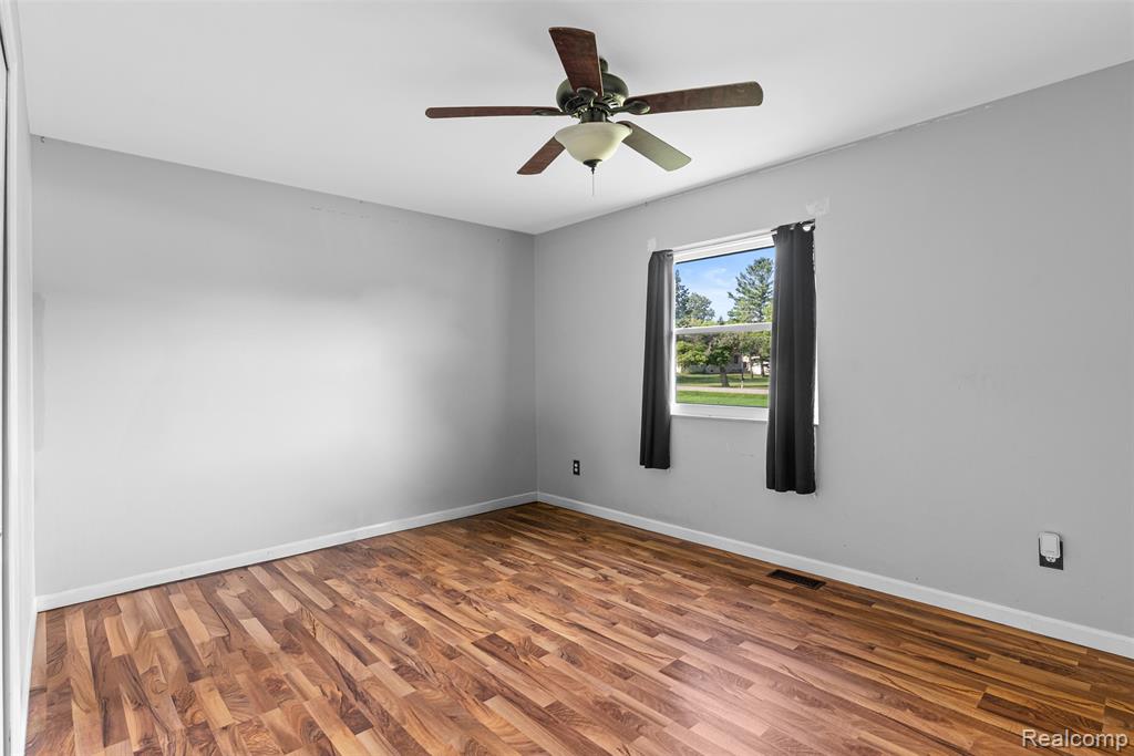 4303 Pratt Avenue, Grand Blanc, MI 48439 — Photo 23
